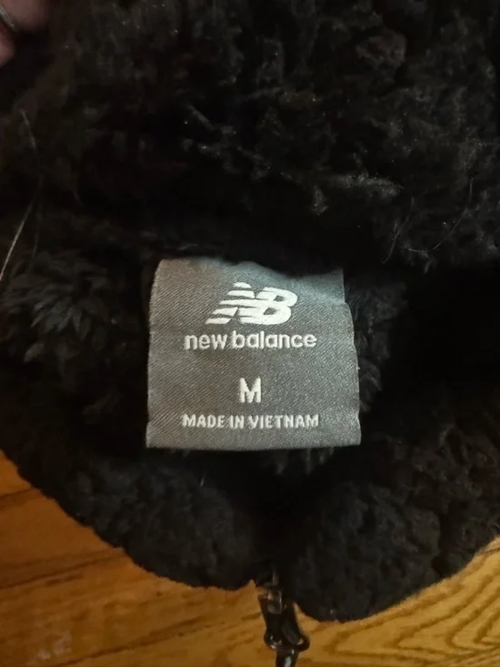 New Balance Women’s Black Sherpa Jacket - Picture 4 of 5